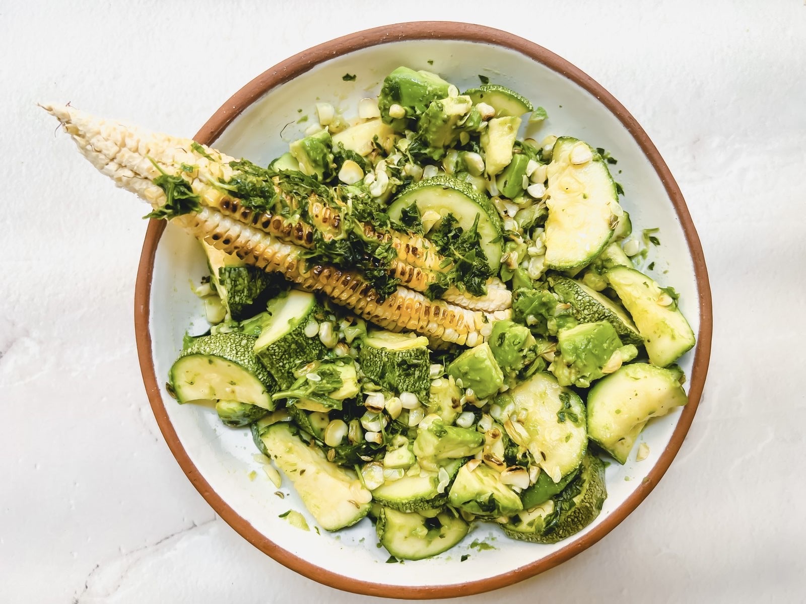 Ensalada de elote con calabacitas y hierbas | Ranayu