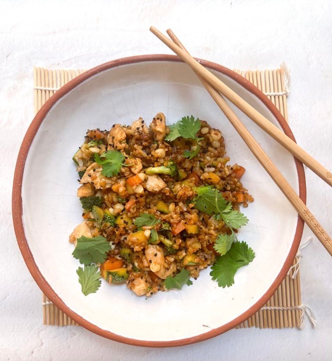 Yakimeshi de verduras con pollo