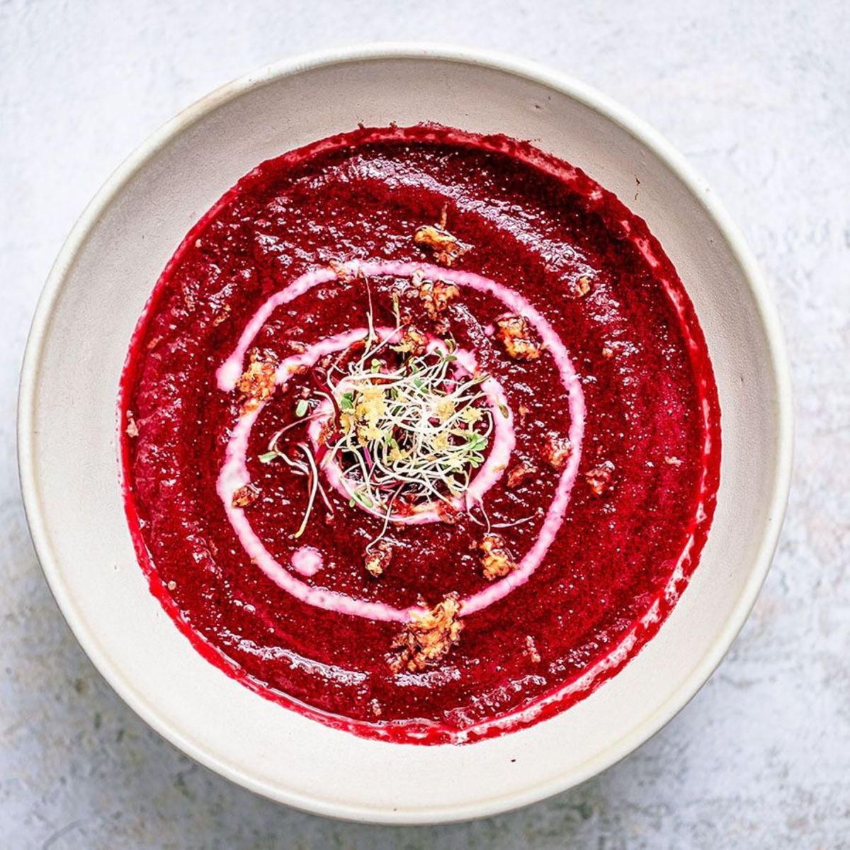 Crema de Betabel con Lentejas Naranjas