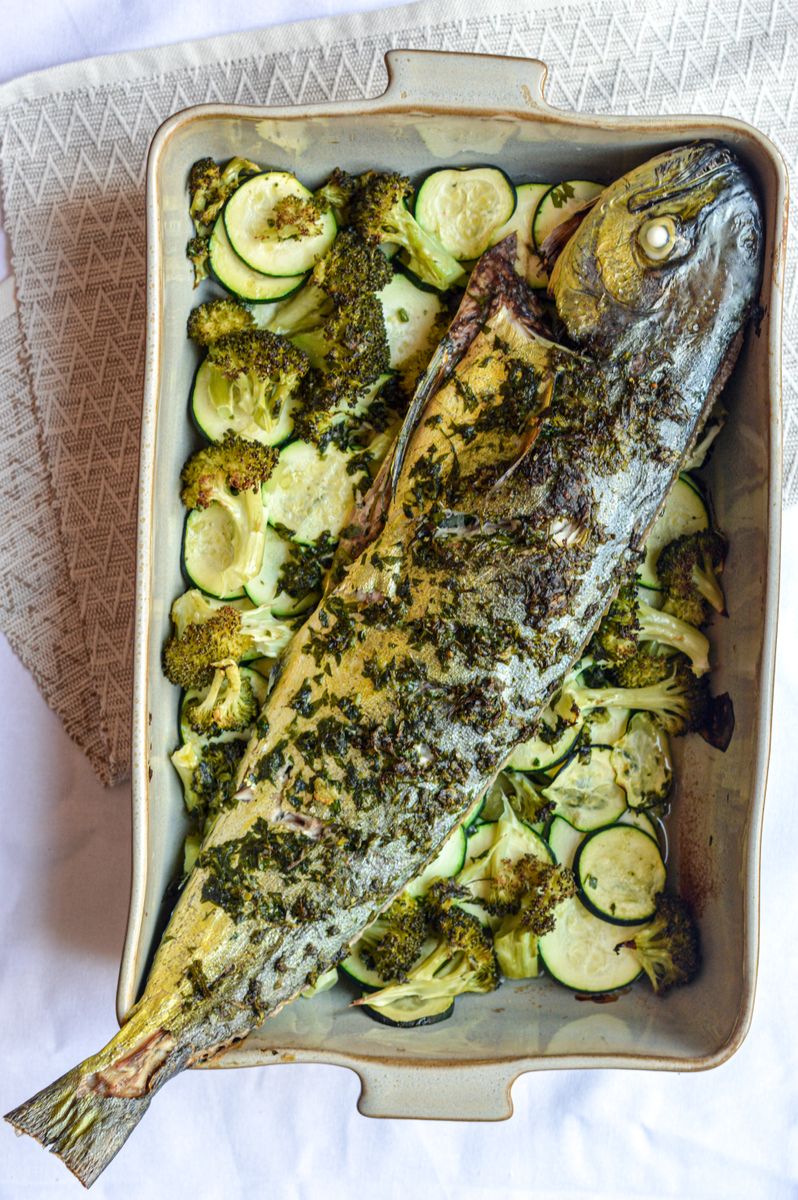 Pescado al Horno con Salsa Verde