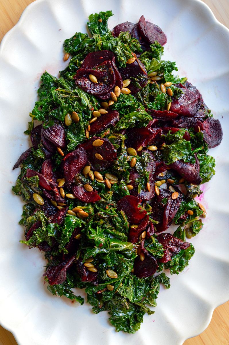 Ensalada de Kale y Betabel con aderezo de Jengibre