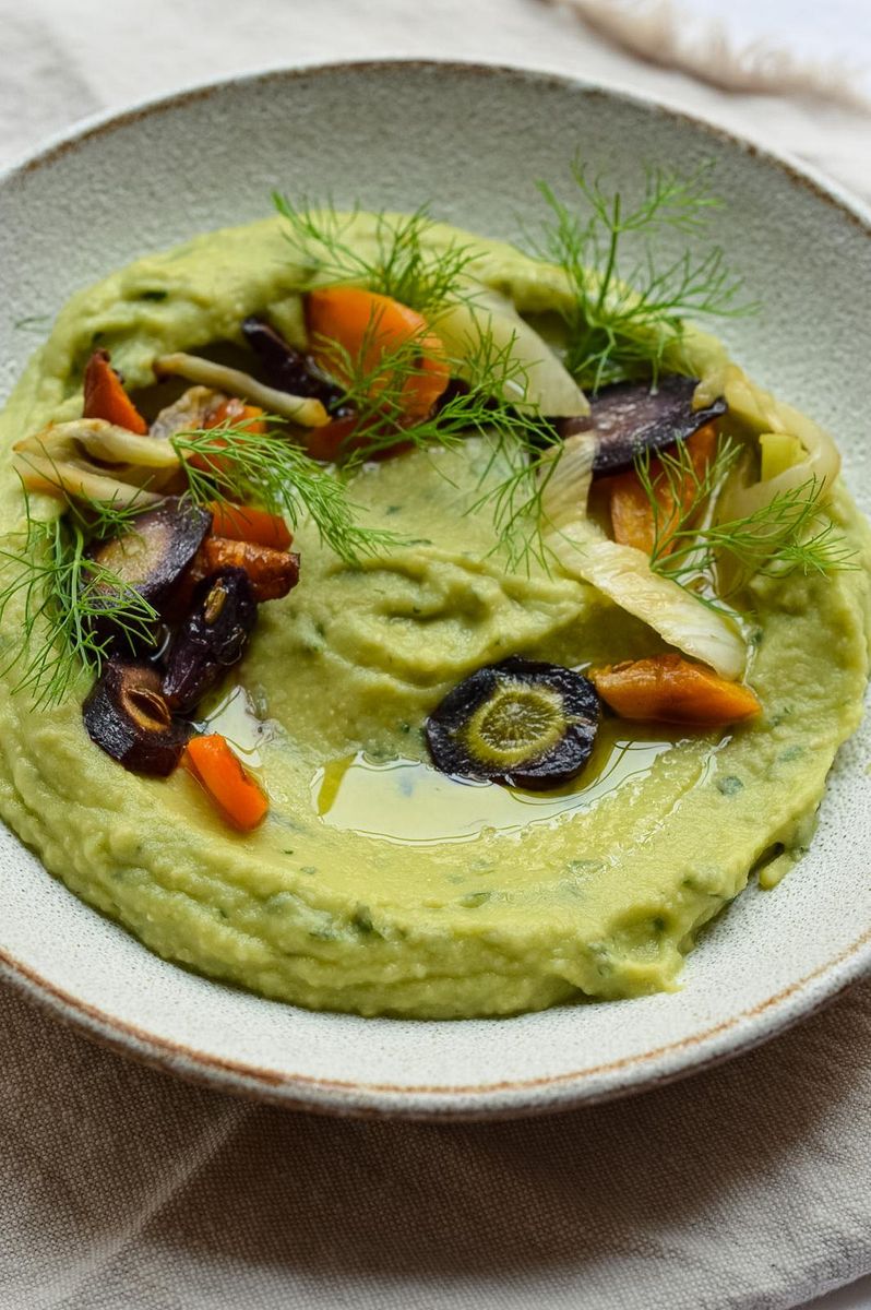 Dip de Garbanzos, Aguacate y Albahaca